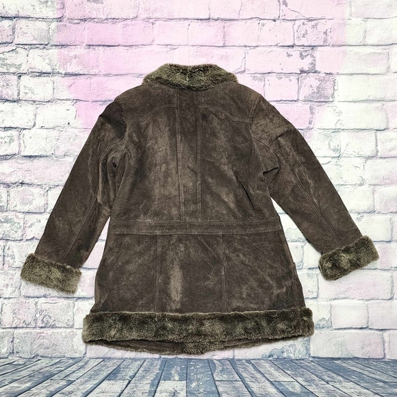 Women's genuine leather coat with super soft faux fur trim - Picture 7 of 8